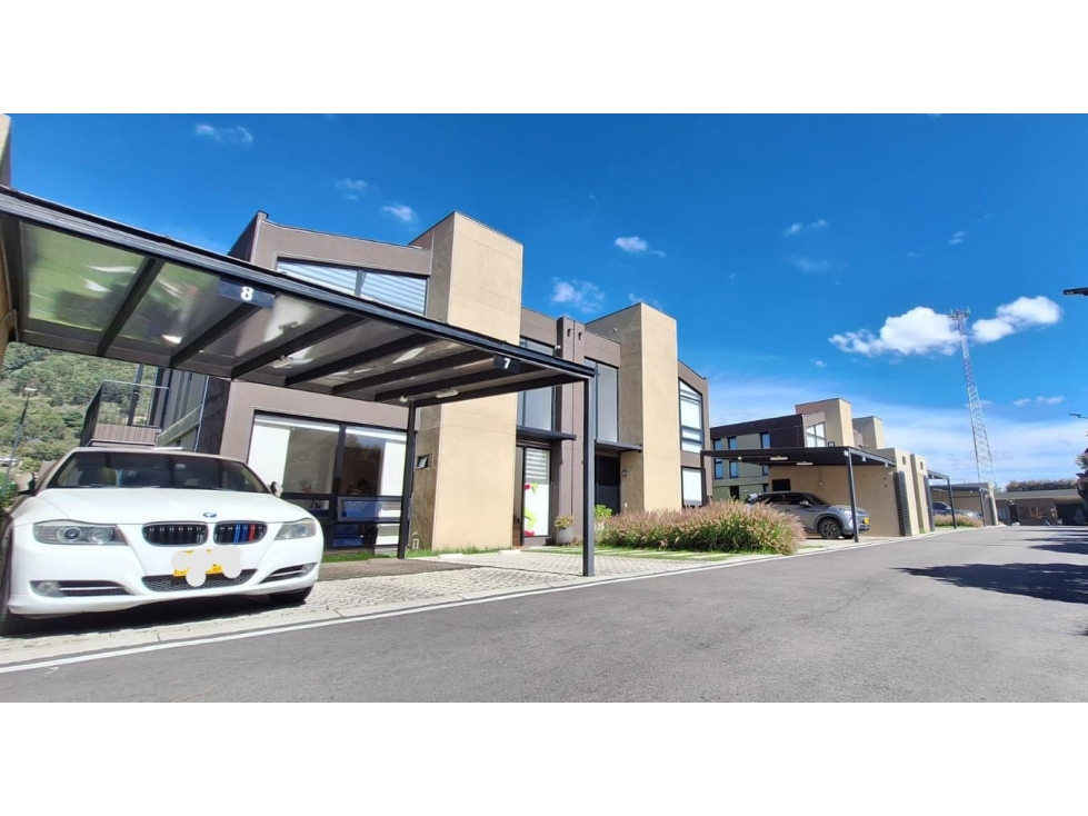 Casa campestre en venta en Conjunto Club House Cota