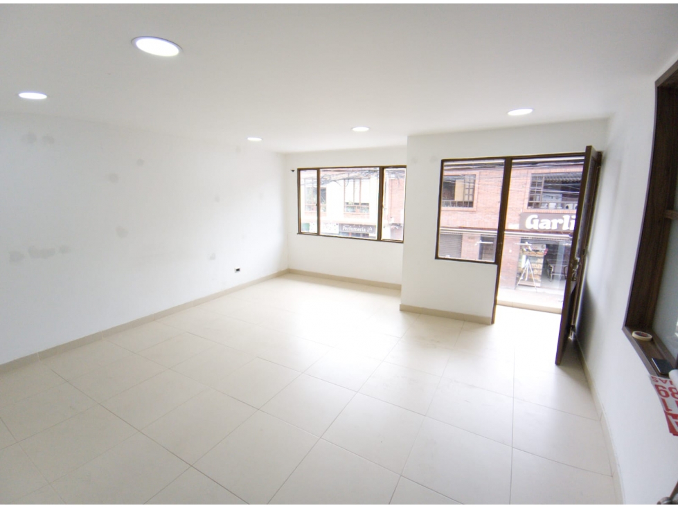 Arriendo Locales y Oficinas Comerciales Cota $ 5.000.000 - 2