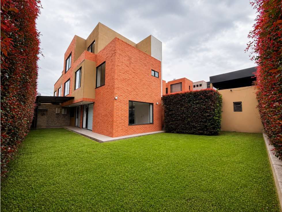 Venta Casa Chia Cerca de Piedra en conjunto cerrado