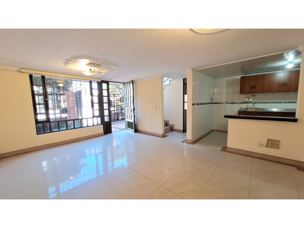 Arriendo Casa Cota Centro Urbana $ 2.900.000 - 2
