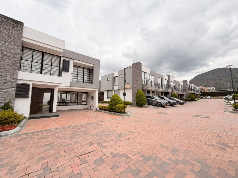 VENDO CASA CAMPESTRE EN CONJUNTO CERRADO COTA