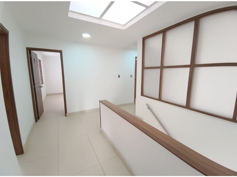 Arriendo Locales y Oficinas Comerciales Cota $ 5.000.000 - 5