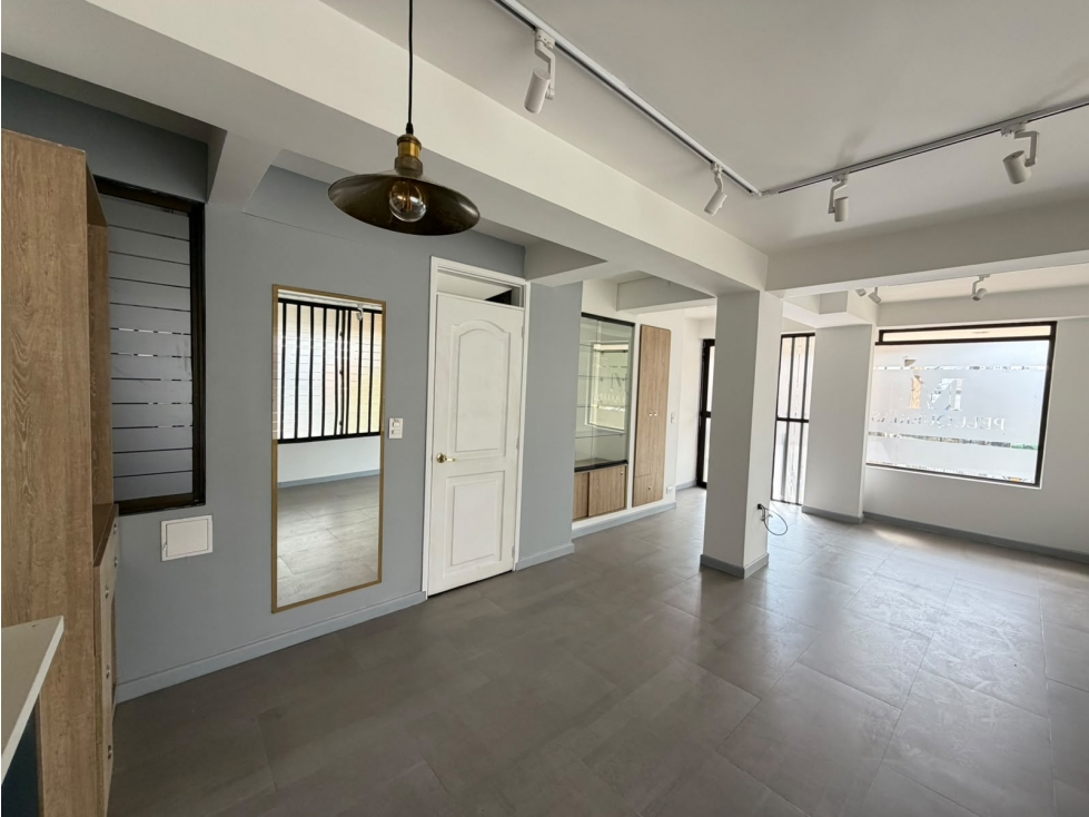 LOCAL EN VENTA, EDIFICIO LOS PIONEROS - 2