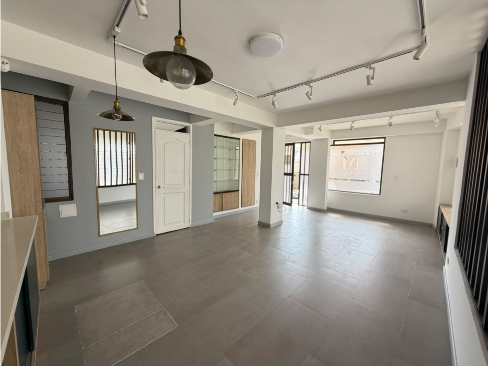 LOCAL EN VENTA, EDIFICIO LOS PIONEROS - 1