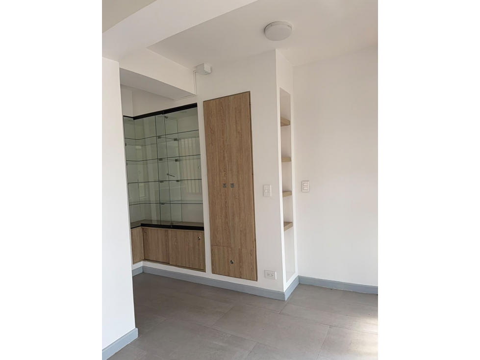 LOCAL EN VENTA, EDIFICIO LOS PIONEROS - 3