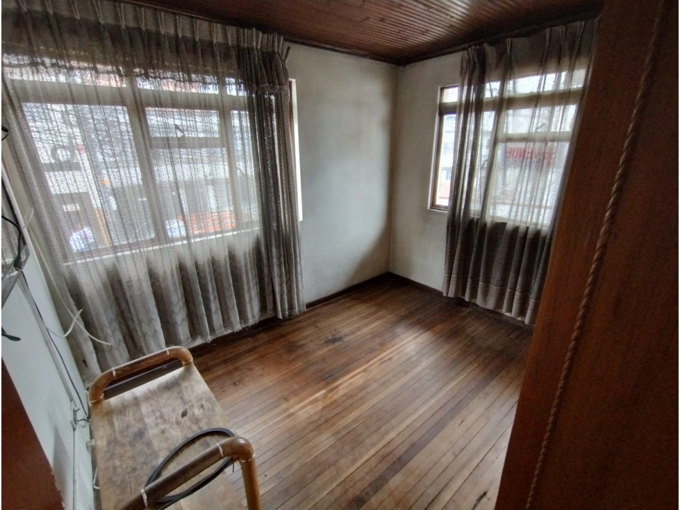 CASA LOTE EN VENTA BARRIO LLERAS
