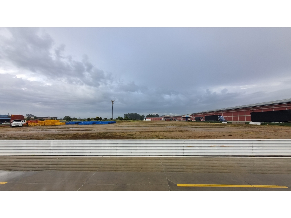 ALQUILER PATIO DURO DE 17,000 MT2 EN MADRID CUNDINAMARCA - 1