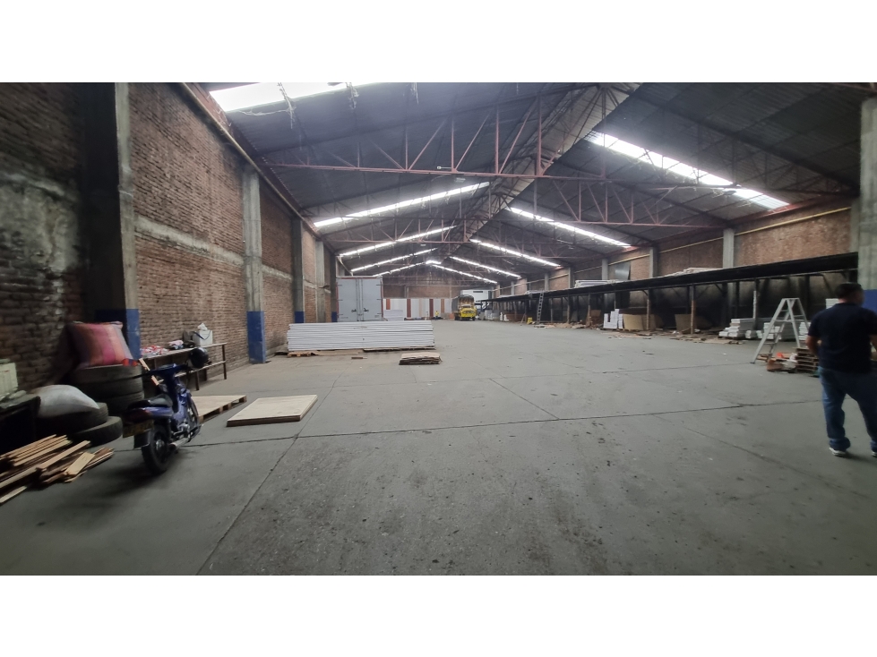 ALQUILER BODEGA 1700 MT2 BUGA VALLE - 1