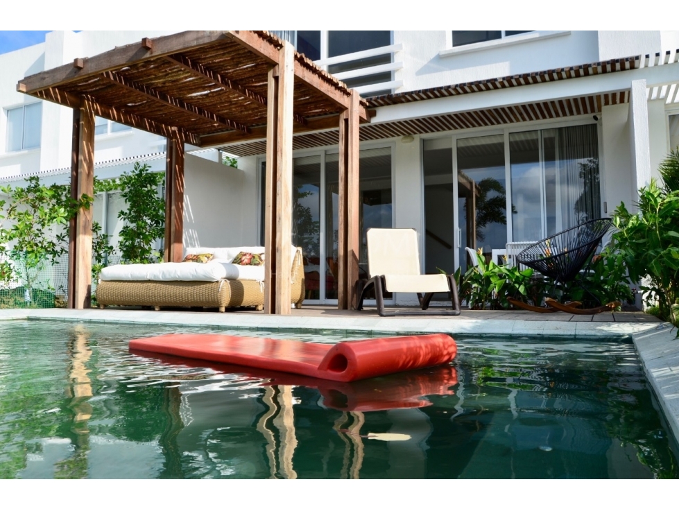 VENTA CASA CON PISCINA EN KARIBANA