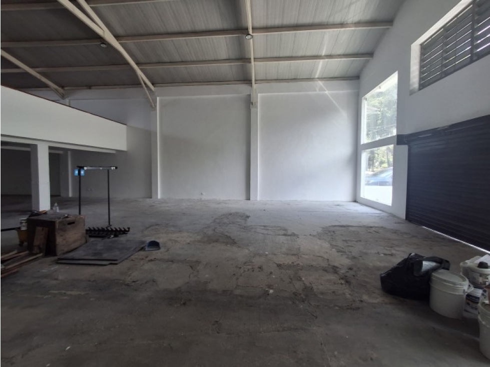 VENDE LOCAL EN LA FLORA CALI — foto 2