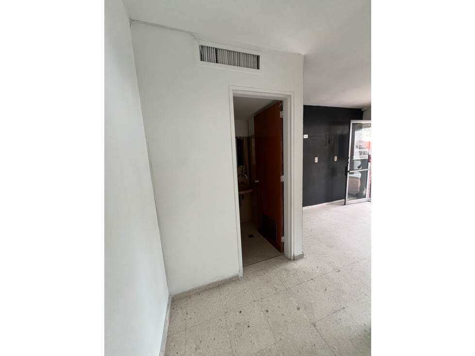 LOCAL 21 M2 EN ALQUILER CENTRO COMERCIAL PASARELA — foto 4