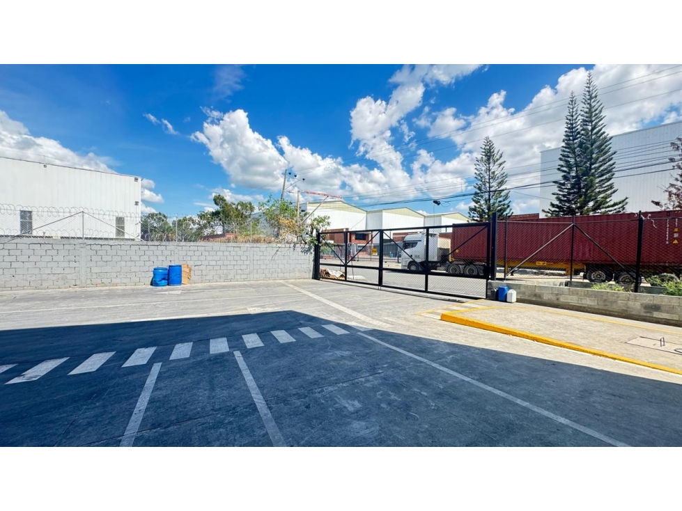 ALQUILA BODEGA 2200 MT2 PARQUE LOGISTICO EN YUMBO OCTUBRE 2026 - 2