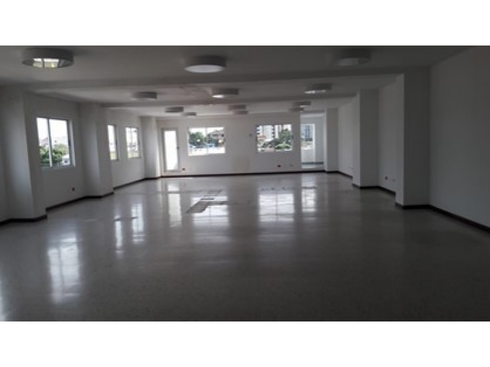 AREA DE 240 m2 EN ALQUILER BARRIO EUCARISTCO CALI - 4