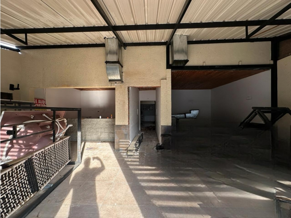 LOCAL MEDIANERO AMPLIO EN VENTA PARA ESTRENAR EN EL CENTRO DE YUMBO - 6