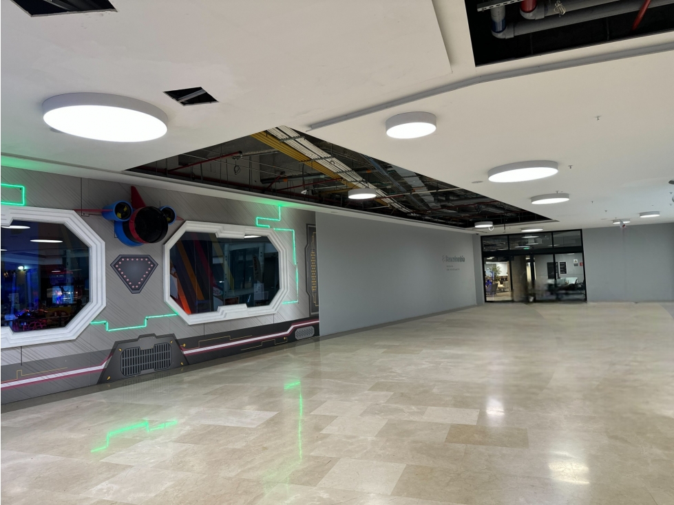 RENTA LOCAL CON TERRAZA EN COSMOCENTRO CONTIGUO PLAZOLETA DE COMIDAS — foto 2
