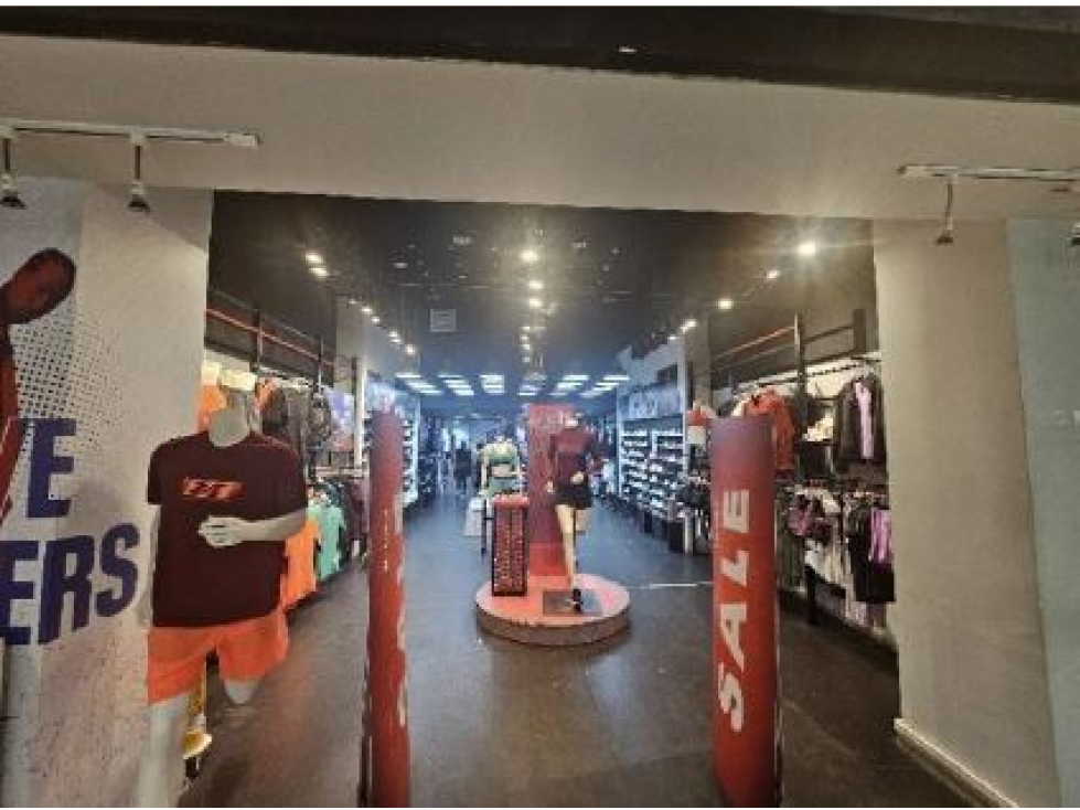 ALQUILA LOCAL CON LA MEJOR VITRINA DEL CENTRO COMERCIAL CHIPICHAPE — foto 4