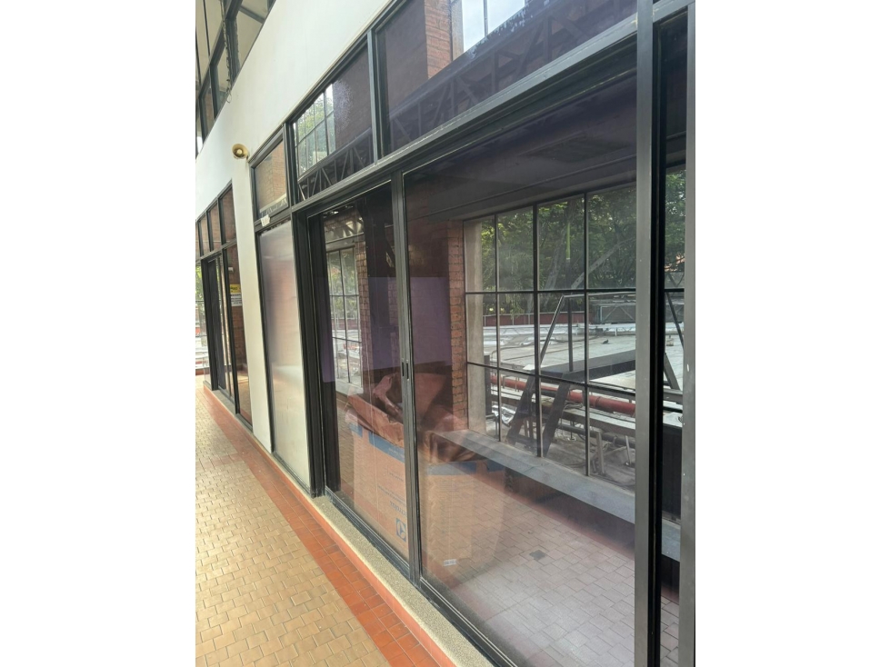 OFICINA P2 70M2 ALQUILER CHIPICHAPE - CALI