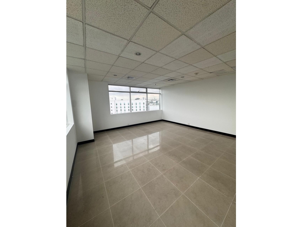 OFICINA EN ALQUILER CENTRO EMPRESARIAL CHIPICHAPE