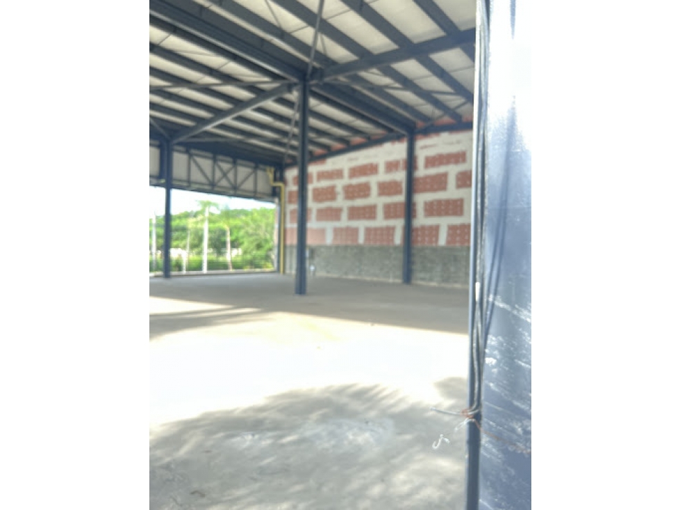 LOCAL-2 AREA 380 m2 ALQUILER BOCHALEMA PLAZA CALI — foto 3