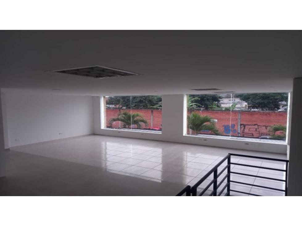 ALQUILA LOCAL CENTRO EMPRESARIAL MADEIRA PLAZA TULUA - 4