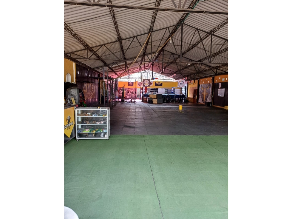 VENDE LOCAL COMERCIAL AV LAS AMÉRICAS SAN VICENTE — foto 2