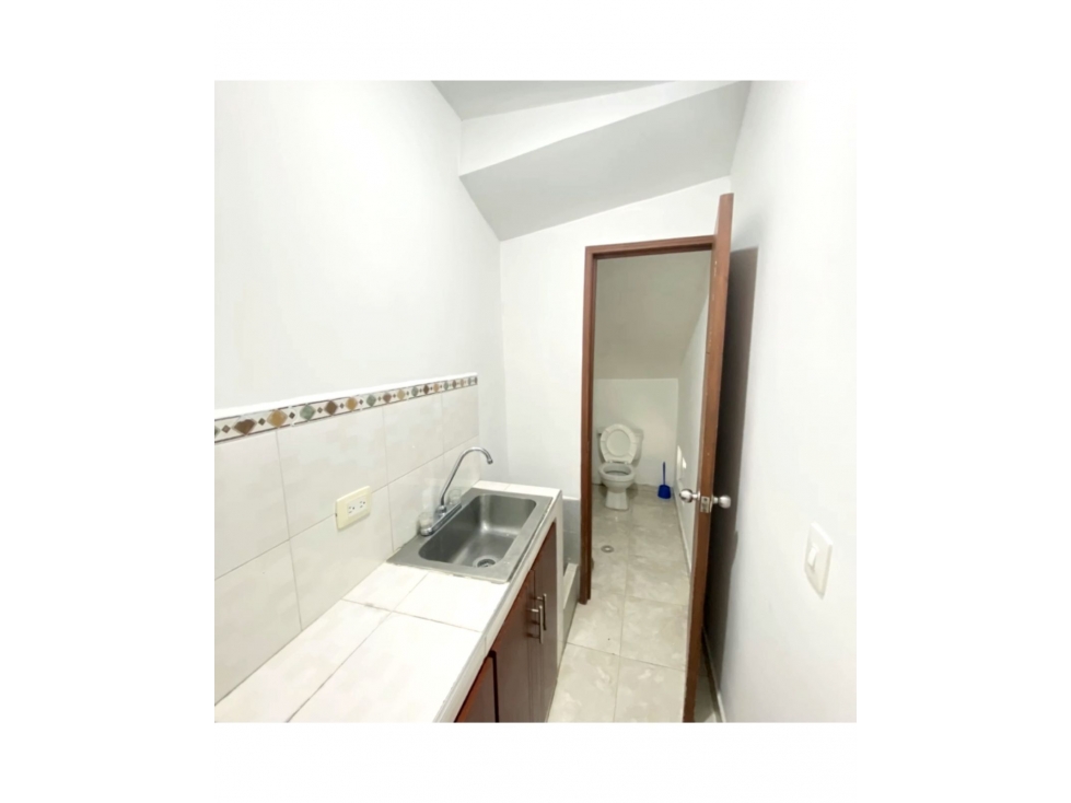 VENDE LOCAL SOBRE CALLE 5 DE 105 MT2 CALI — foto 3