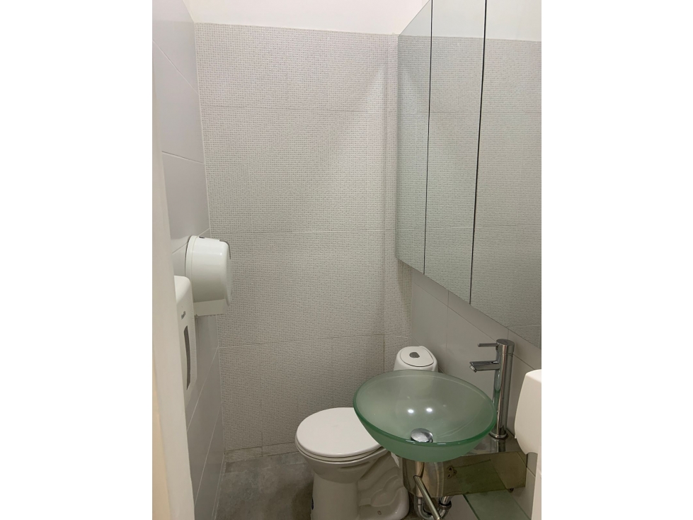 LOCAL 47m2 ALQUILER HOLGUINES TRADE CENTER - SUR CALI — foto 4
