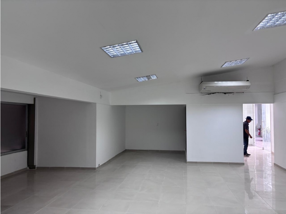 OFICINA DE 125 m2 EN ALQUILER CIUDAD JARDIN CALI — foto 2