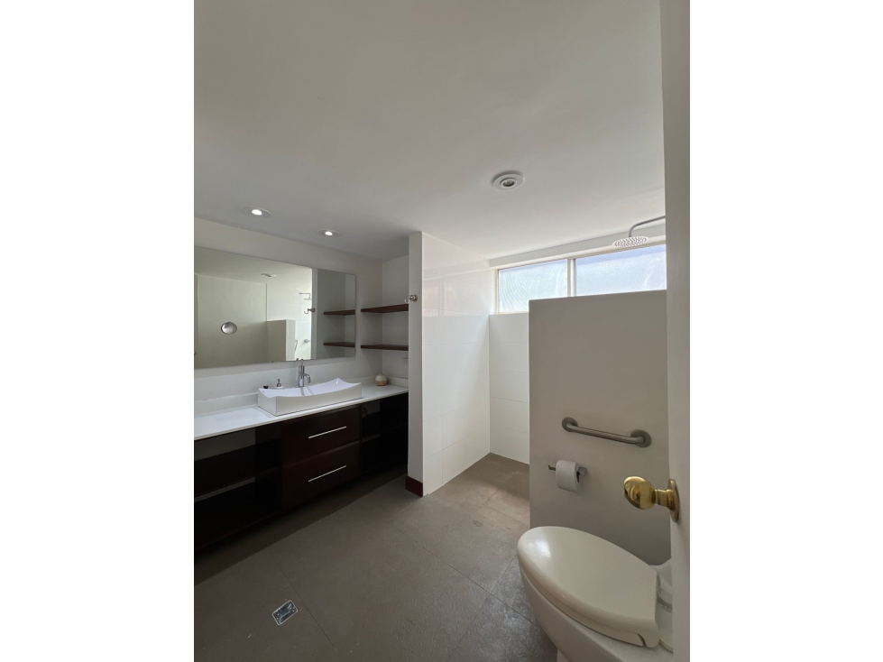 APARTAMENTO EN VENTA O EN ALQUILER EN LAURELES EN MEDELLIN — foto 2