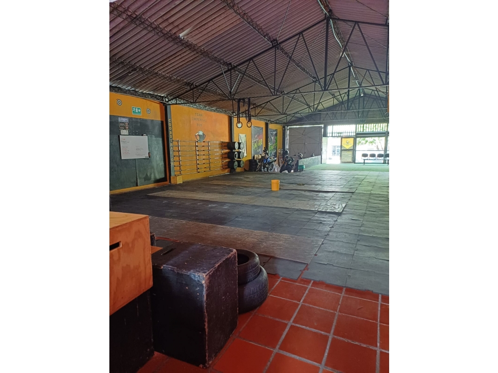 VENDE LOCAL COMERCIAL AV LAS AMÉRICAS SAN VICENTE — foto 3