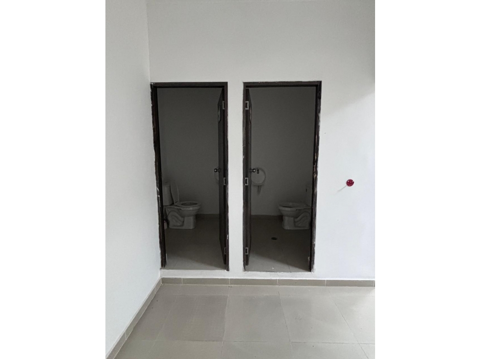 OFICINA DE 125 m2 EN ALQUILER CIUDAD JARDIN CALI — foto 3