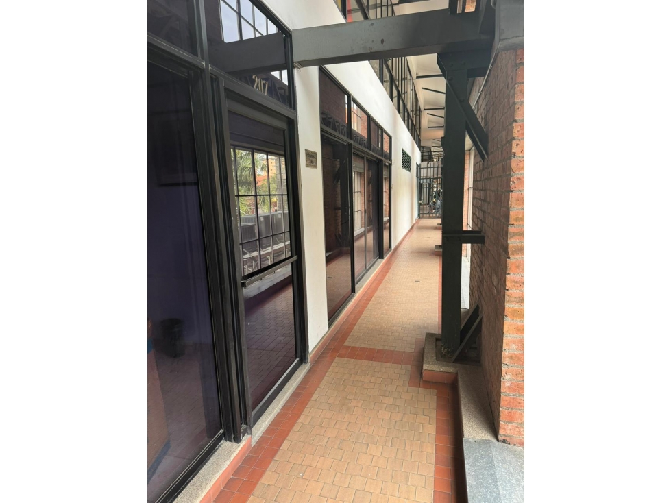OFICINA P2 70M2 ALQUILER CHIPICHAPE - CALI — foto 3