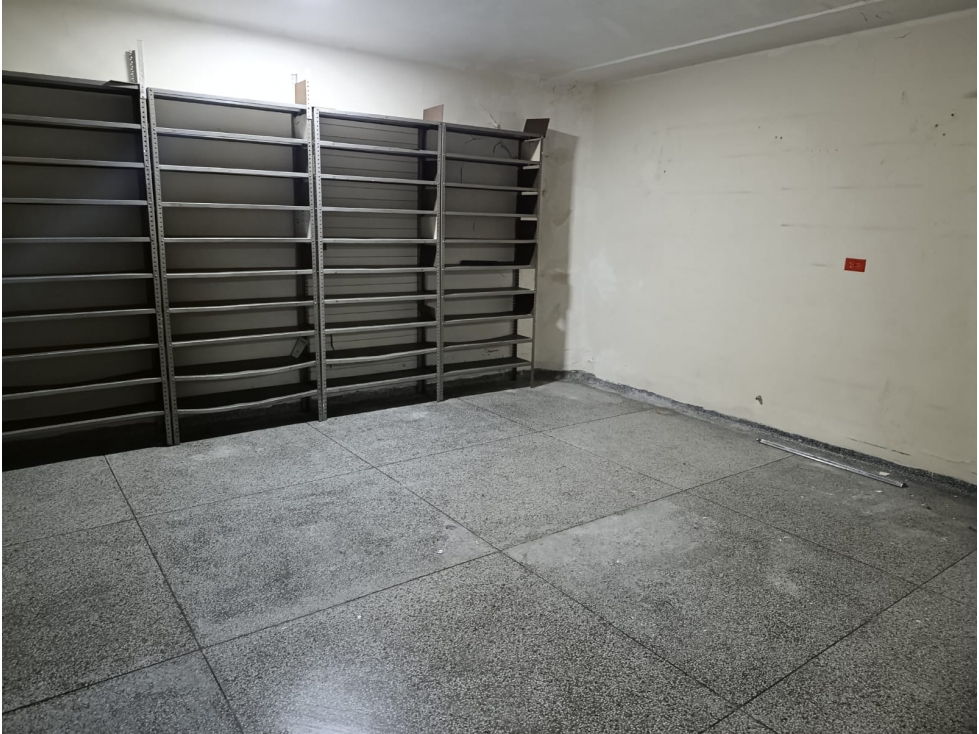 VENDO INMUEBLE DE SALUD ZONA VERSALLES — foto 4