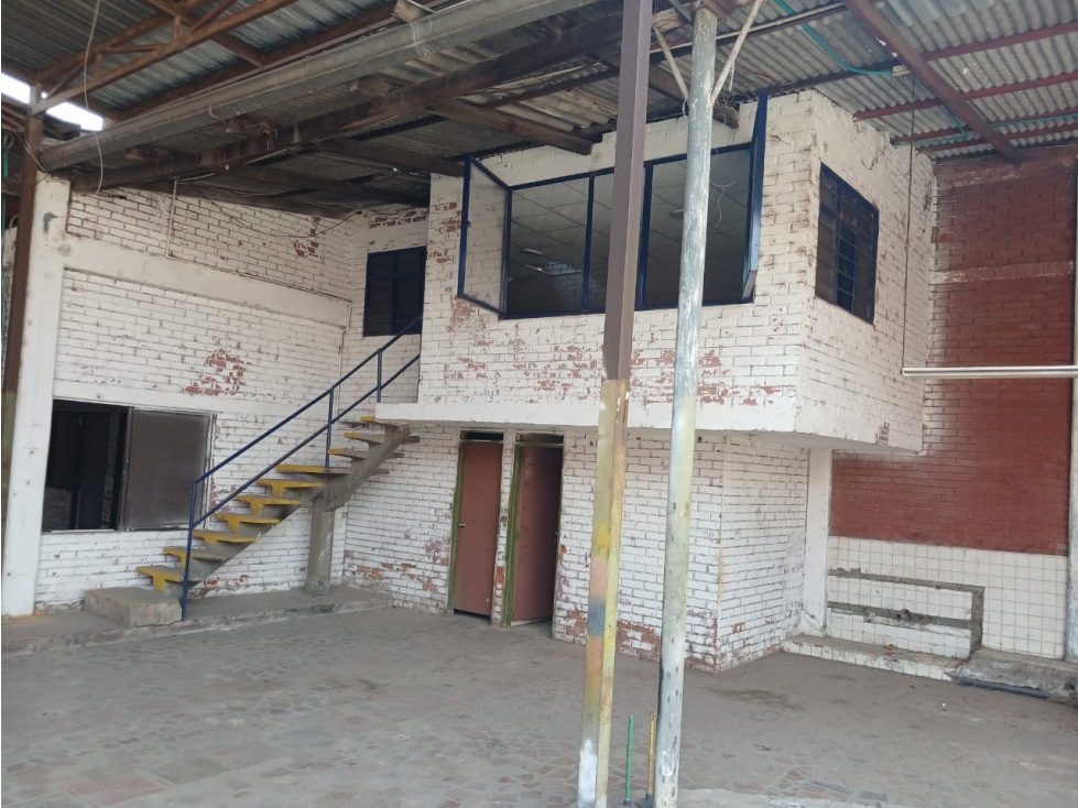 Bodega 2.000 m² en Alquiler | Doble Acceso | La Dolores, Vía Palmira - 3