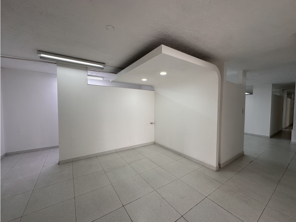 CONFORTABLE OFICINA CORPORATIVA EN ALQUILER EN PRADOS DEL NORTE CALI — foto 4