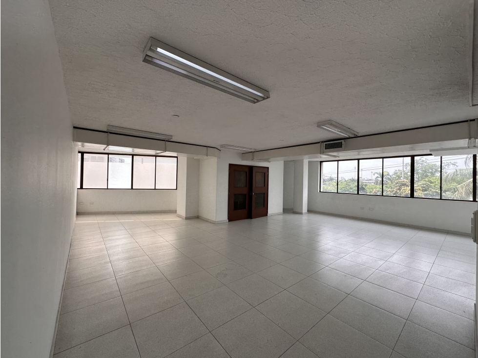CONFORTABLE OFICINA CORPORATIVA EN ALQUILER EN PRADOS DEL NORTE CALI — foto 2