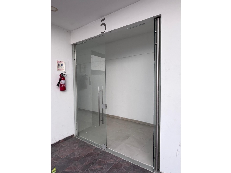 OFICINA DE 125 m2 EN ALQUILER CIUDAD JARDIN CALI — foto 4