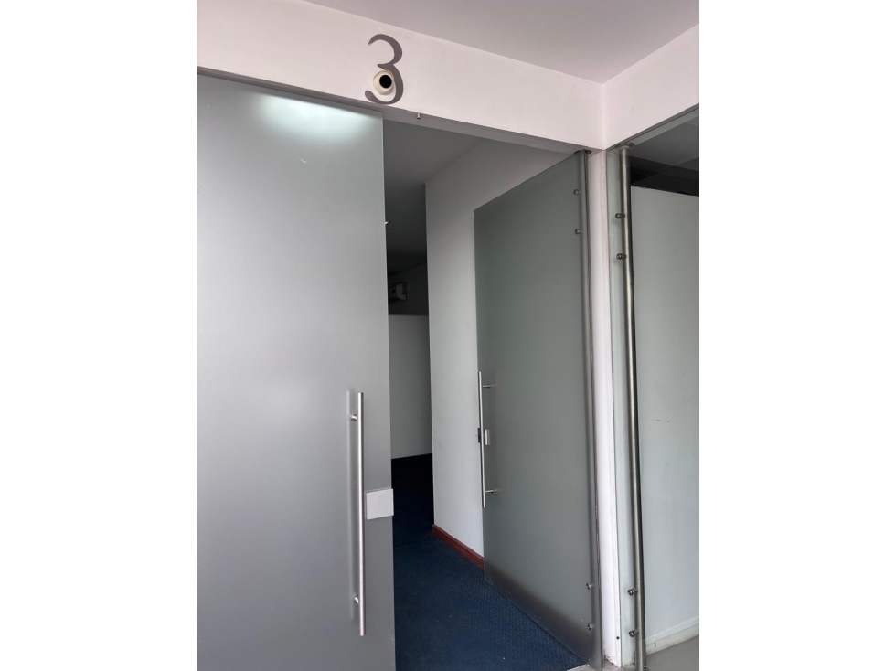 OFICINA DE 90 m2 EN ALQUILER CIUDAD JARDIN CALI — foto 3