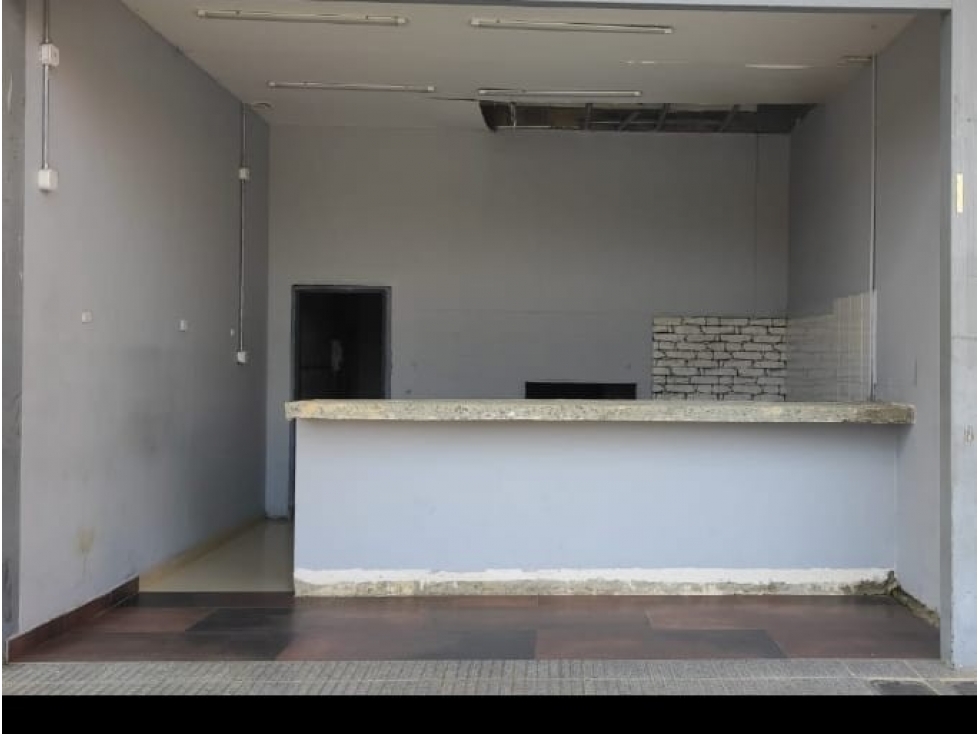 LOCAL COMERCIAL EN PANGOLA PLAZA JAMUNDI 40 MT2 - 2
