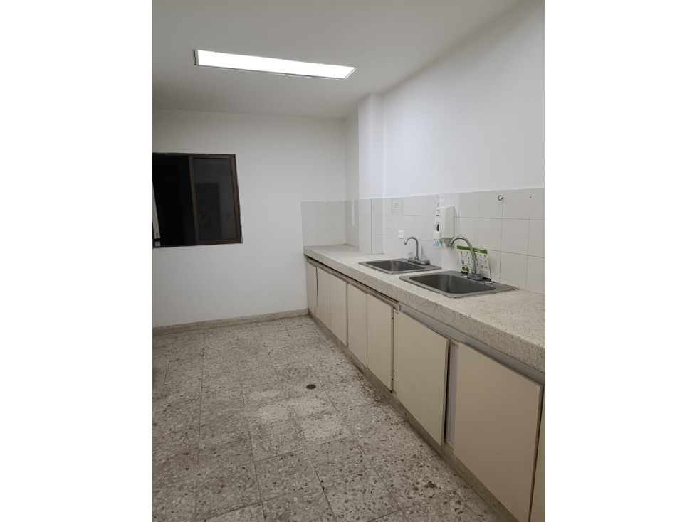 VENDO INMUEBLE DE SALUD ZONA VERSALLES — foto 5