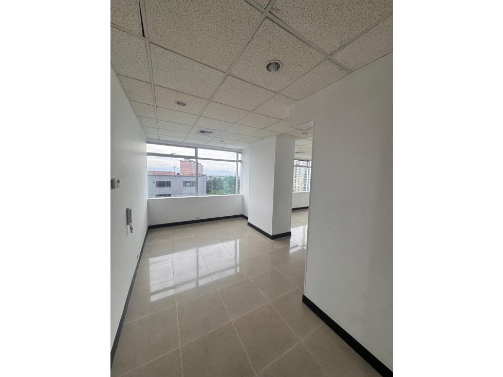 OFICINA EN ALQUILER CENTRO EMPRESARIAL CHIPICHAPE — foto 3