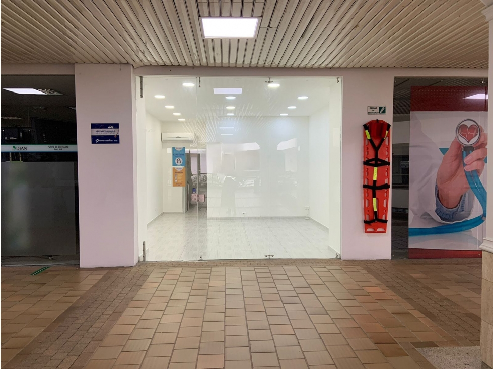 LOCAL 47m2 ALQUILER HOLGUINES TRADE CENTER - SUR CALI — foto 2