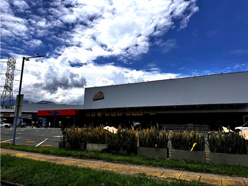 LOCAL COMERCIAL EN PANGOLA PLAZA JAMUNDI 40 MT2 - 4