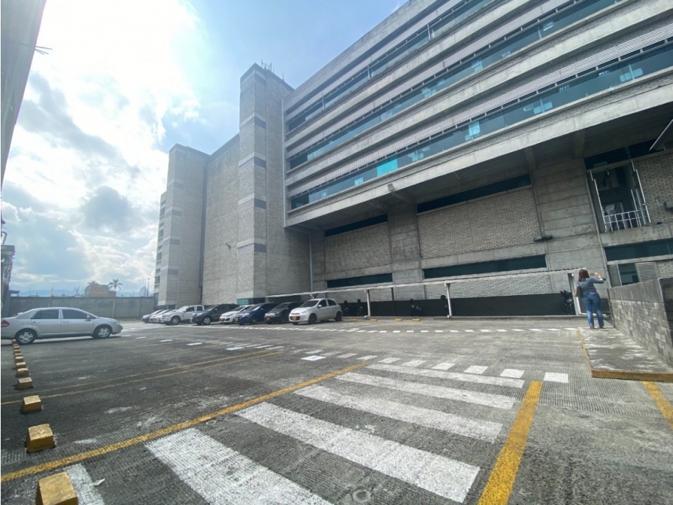 OFICINA EN ALQUILER EN EDIFICIO CORPORATIVO ZONA CENTRO PEREIRA - 1