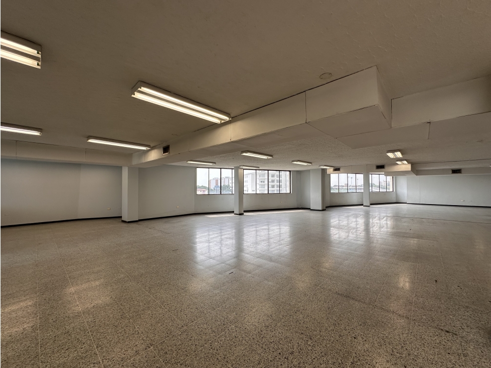 OFICINA DUPLEX CORPORATIVA EN ALQUILER EN PRADOS DEL NORTE CALI — foto 2