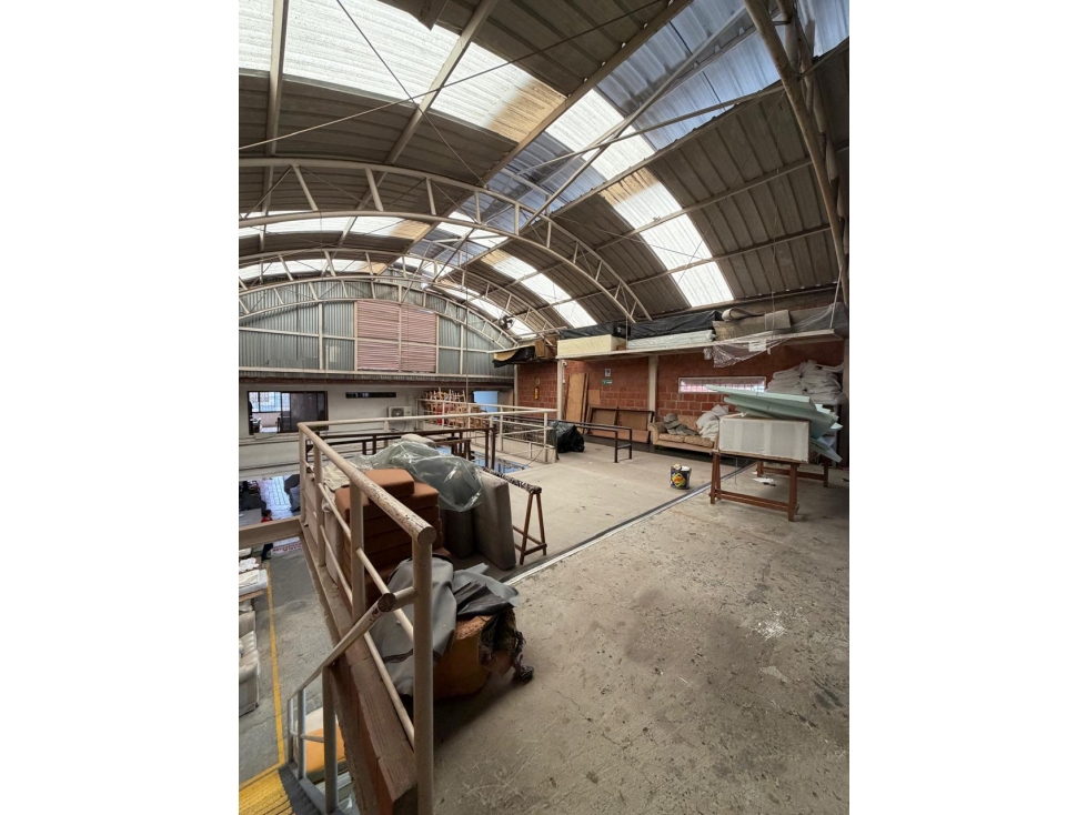BODEGA 430 M2 VENDE / ALQUILA EN SAN VICENTE NORTE CALI