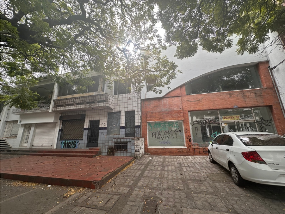 MAGNIFICA UBICACION AVENIDA SEXTA NORTE DE CALI CON DOBLE FACHADA - 1