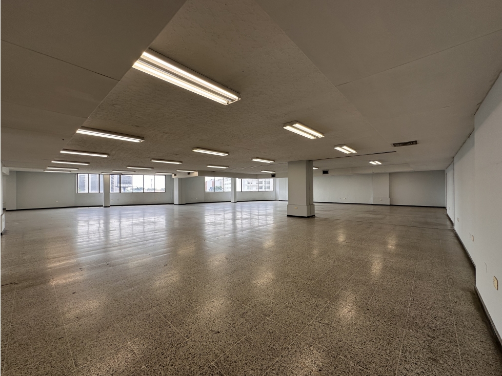 OFICINA DUPLEX CORPORATIVA EN ALQUILER EN PRADOS DEL NORTE CALI — foto 3