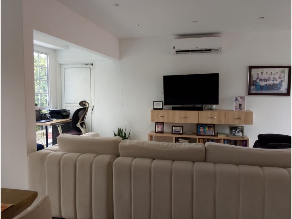 VENDO CASA MODERNA BARRIO LA FLORA — foto 3