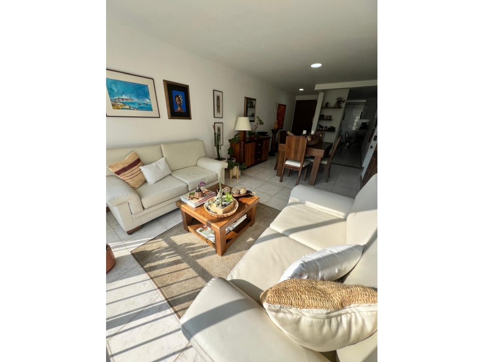VENDO APARTAMENTO EN LA CIRCUNVALAR